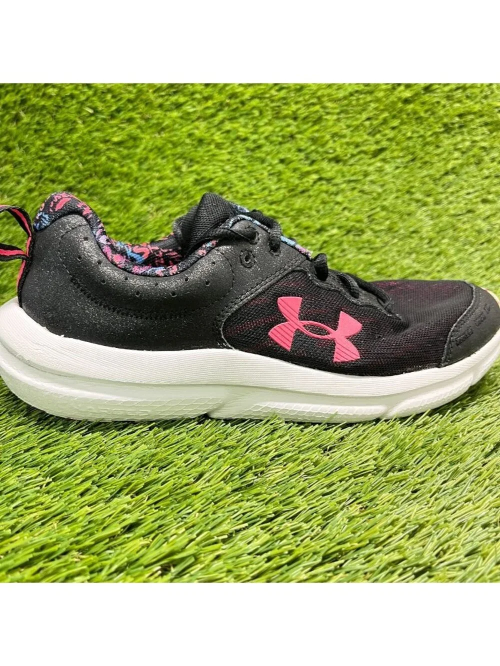 Under Armour Assert 10 Girls Size 6.5Y Black Pink Running Walking Shoes Sneakers